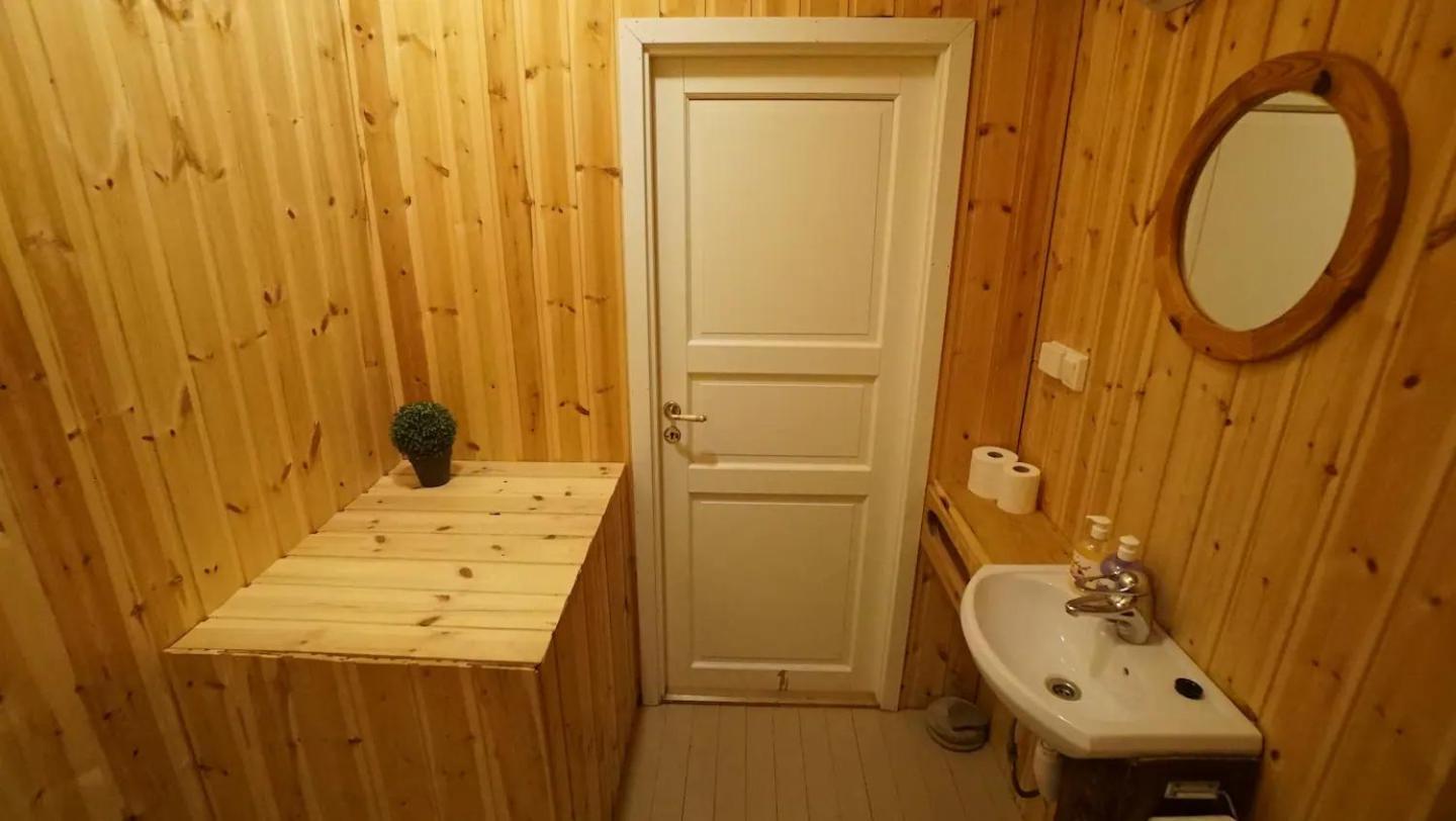 Real Fisherman'S Cabins In Ballstad, Lofoten Bilik gambar